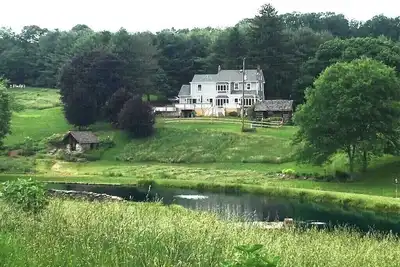 Image de Charme de ferme avec tout moderne sur 53 belles Rolling Acres