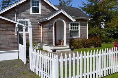 Image de Adorable Cottage avec thème Americana, au coeur de Gearhart.
