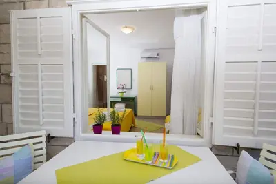 Image de Appartement de deux chambres avec la terrasse Tucepi, Makarska (A-11486-a)