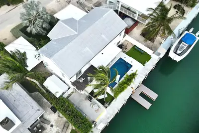 Image de Grands 5br pour 12 personnes au bord de l'eau, quai profond, canal 68ft