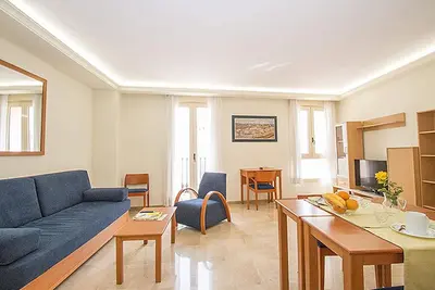 Image de 2 Bedroom apartment with balcony. Viv 22