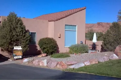 Image de Votre voyage commence ici à The Road To Moab Dans Rim Village! Récemment mis à jour!