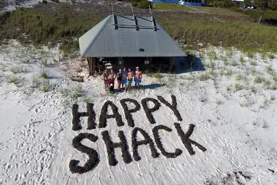 Image de Happy Shack Beach & Bay! Foyer, kayak, cabane tiki, grill, fers à cheval, wifi, plus