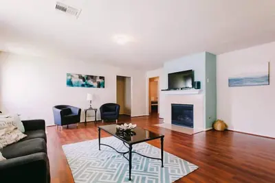 Image de Maison Katy à un étage 3/2 Sleeps 12 avec accès facile au Hw 99 et au couloir énergétique