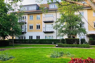Image de Arli Apartment est un spacieux appartement de 2 chambres avec une salle de bains