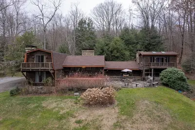 Image de Belle cabine de montagne, maintenant disponible!