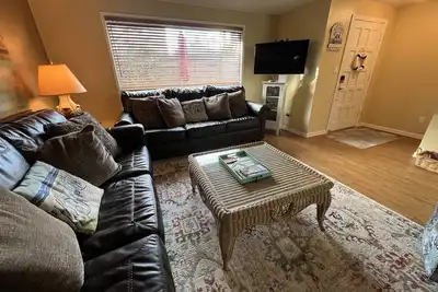 Image de 2br / 1Bath Charmante maison parfaite pour les petites familles près de la plage / du centre-ville