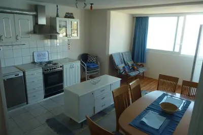 Image de Appartement de deux chambres avec le balcon et la vue sur le mer Omis (A-15485-a)