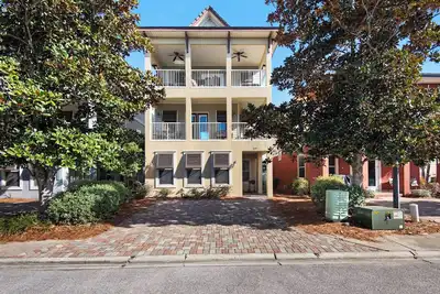 Image de WaveA Wave Away-5br☀Open Du 4 au 6 mai, 1144 $! VillCrystalBeach- Lagoon Pool- FunPass