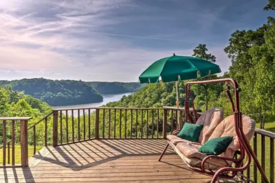 Image de Confortable cabine Dale Hollow Lake w / Deck & Creek vues!