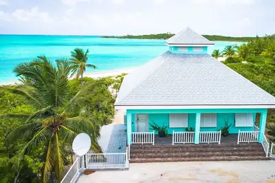 Image de Sand Nickels Hoopers Bay Villa en bord de mer