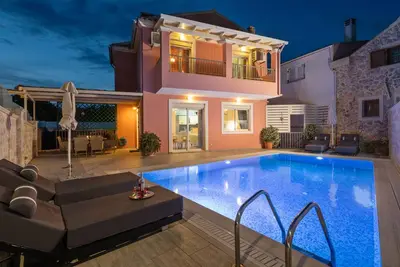 Image de Doctors House: Une villa moderne, piscine privée, à quelques pas du centre de Kassiopi