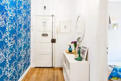 Image de La Petit Maison, nous serons très heureux de vous accueillir dans notre espace.