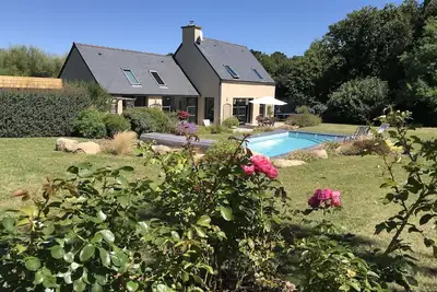 Image de 3' des plages - piscine chauffée - Port-Blanc - Côte de Granit Rose
