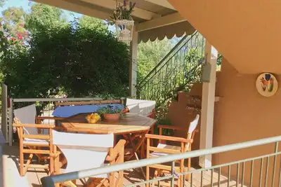 Image de Joli appartement de 2 chambres au rez-de-chaussée, entouré d'un jardin fruitier, Kefalonia!