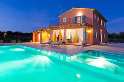 Finca-Villa Son Drach, grande piscine privée 12x4m, wifi, barbecue, 2 km plages