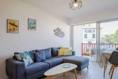 Image de Appartement Cosy 3* avec Terrasse, Piscine et Parking Privé à 10 min de la Plage d’Erromardie