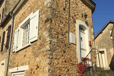 Image de Maison de péage de charme du 14ème siècle.