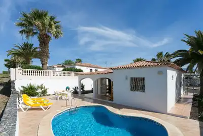 Image de Villa De Luxe ENSOLEILLÉE Avec Vue Imprenable, Wifi Gratuit Et Piscine PRIVÉE CHAUFFÉE