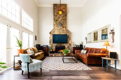 Image de Immense maison avec étang sur 55 Acre Horse Farm à 10 minutes d'Asheville. Mariages!