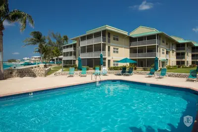 Image de Magnifique Condo Oceanview 3 chambres sur Seven Mile Beach