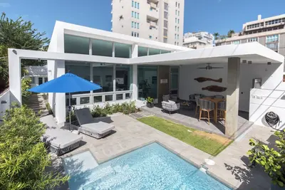 Image de Luxueuse et belle Isla Verde Beach House avec piscine (Voir Video)