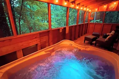 Image de Superbe cabane en rondins romantique boisée et privée avec livraison de courses