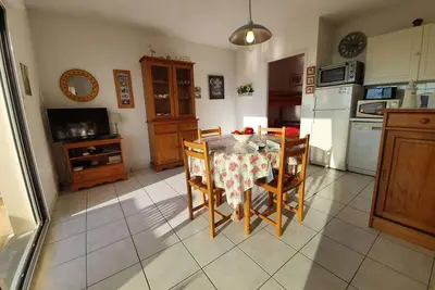 Image de Appartement T2/Cabine en Rdc, 4 Couchages, Terrasse, Parking Privé, à 50m de l'Océan - St-Hilaire-de-Riez