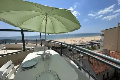 Image de Appartement 2 pièces avec balcon, vue mer latérale