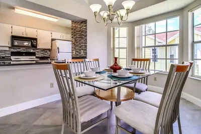 Image de Condo rénové 3/2 minutes des parcs, des commerces et des divertissements