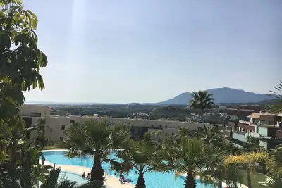 Image de Moderne 2 chambres 2 salles de bain appartement rez de chaussée grande terrasse