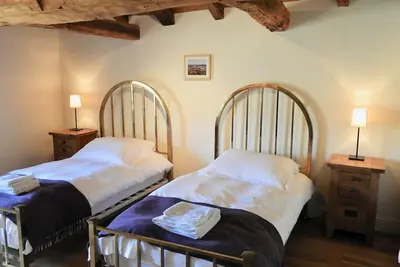 Image de La Croix - Ferme sur un vignoble dans un développement de cour unique