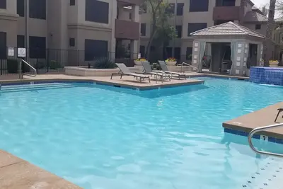 Image de Downtown Phoenix Condo * Gated * Chase Field est proche! * 4 couchages * Piscine communautaire