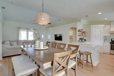 Image de Accueil w / Pool, Spa & Grill - 10 minutes de Lake Havasu!