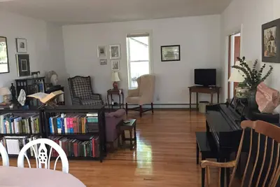 Image de Deux chambres au premier étage à la fin d'un cul-de-sac tranquille à Dowtown