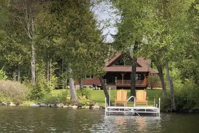 Image de Loon’s Nest - Accueil Lake W / Yard, Fire-pit, Canoe, Kayak et, bien sûr, les huards!