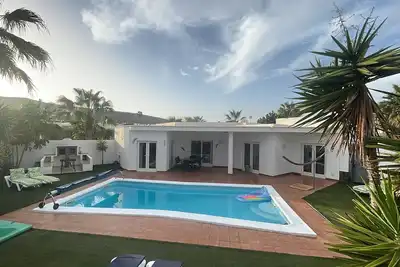 Image de Grande villa privée indépendante, Wifi Gratuit, chaînes de télévision britanniques