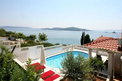 Image de Villa Marin, à 30 mètres de la plage. Piscine chauffée. Région de Split-Trogir