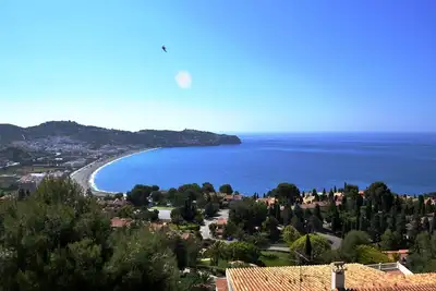 Image de Maison individuelle fantastique avec Gr. Sud Terraces + vue imprenable