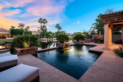 Image de Maison de luxe de 3 chambres dans une communauté fermée Ocotillo avec piscine chauffée
