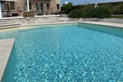 Image de Application luxueuse Daisy. dans villa de campagne avec piscine, Wifi, climatisation