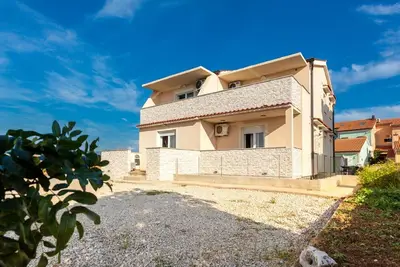 Image de Appartement moderne à Omišalj près de la mer