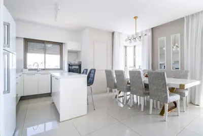Image de Luxury Three-Bedroom/Terrace Over City View