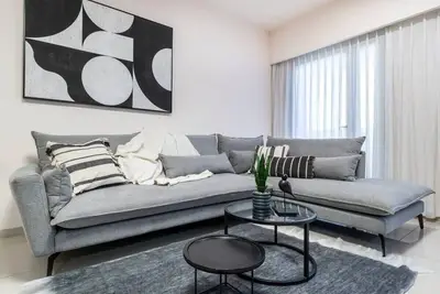 Image de Luxury One-Bedroom Apartment/parking in center