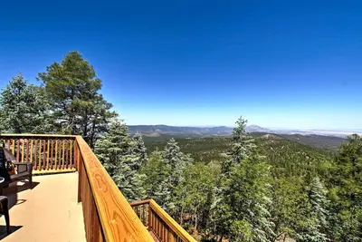Image de Chalet w / Decks + Mtn Views 8 Mi. au centre-ville de Prescott
