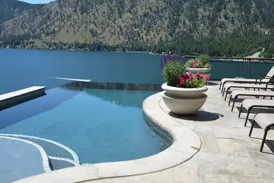 Image de Piscine chauffée à débordement et vue imprenable sur le lac depuis toutes les chambres - Lake Chelan, Wa