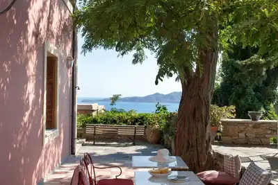 Image de La Maison Rouge au domaine viticole de Montofoli, Piscine, Wi-Fi
