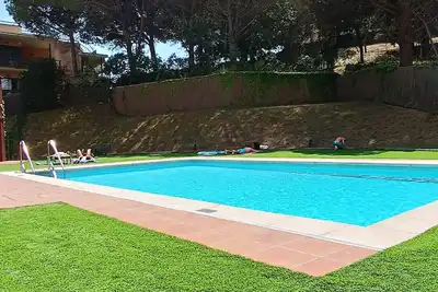 Appartement 5 pax, piscine communautaire, wifi, parking à 5 m de la plage de Fenals - LLoret de Mar