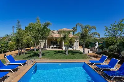 Image de Nouvelle villa privée moderne de 3 chambres avec piscine privée à Gale, près d'Albufeira