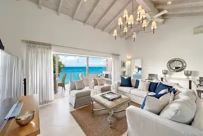 Image de * Valeur incroyable *, grande villa de luxe en bord de mer avec femme de chambre / cuisinière